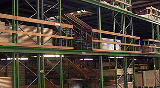 Palletstelling met opslagplatform